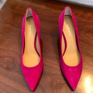 New Nine West Fuchsia Suede Pumps Size 5.5.